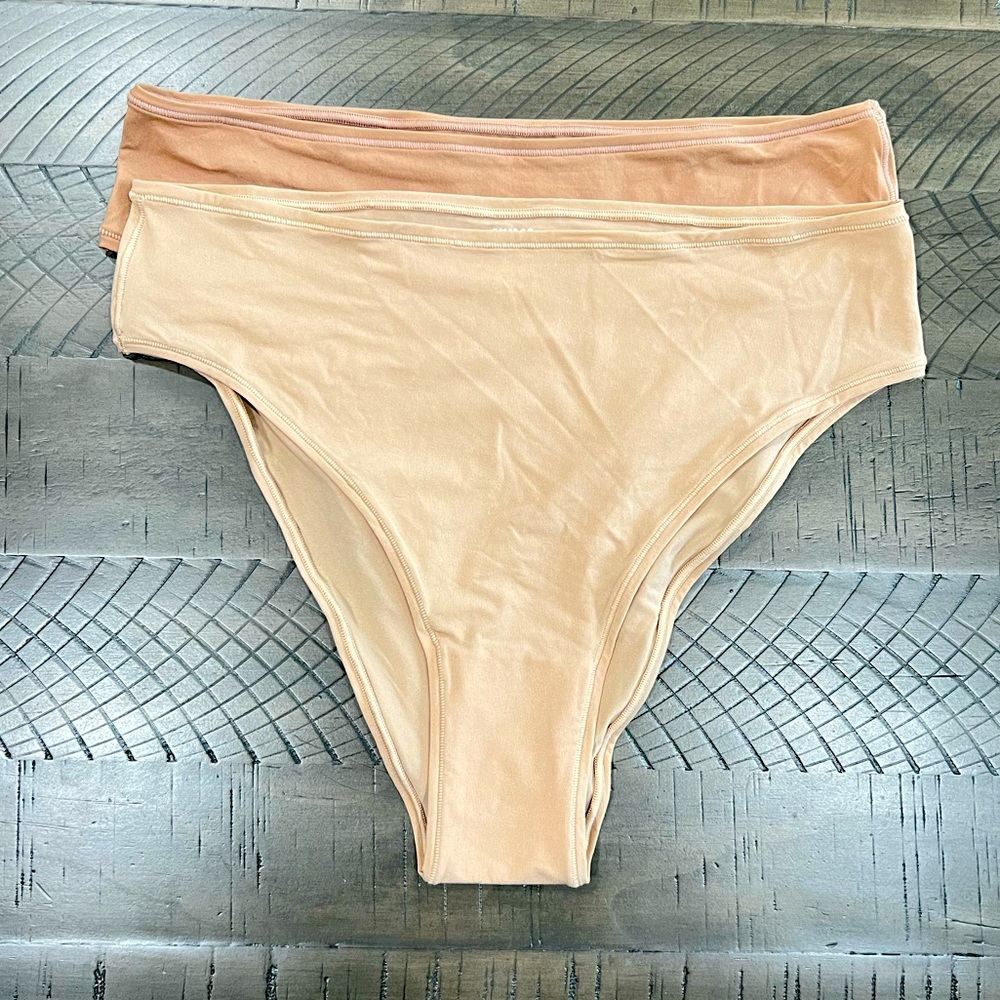 Pair of two new Skims fits everybody bikini. Size XL